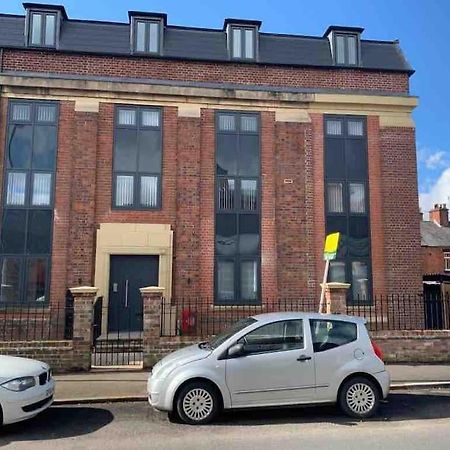 Appartement Newly Built 2 Bed Flat In The Heart Of Leek Extérieur photo